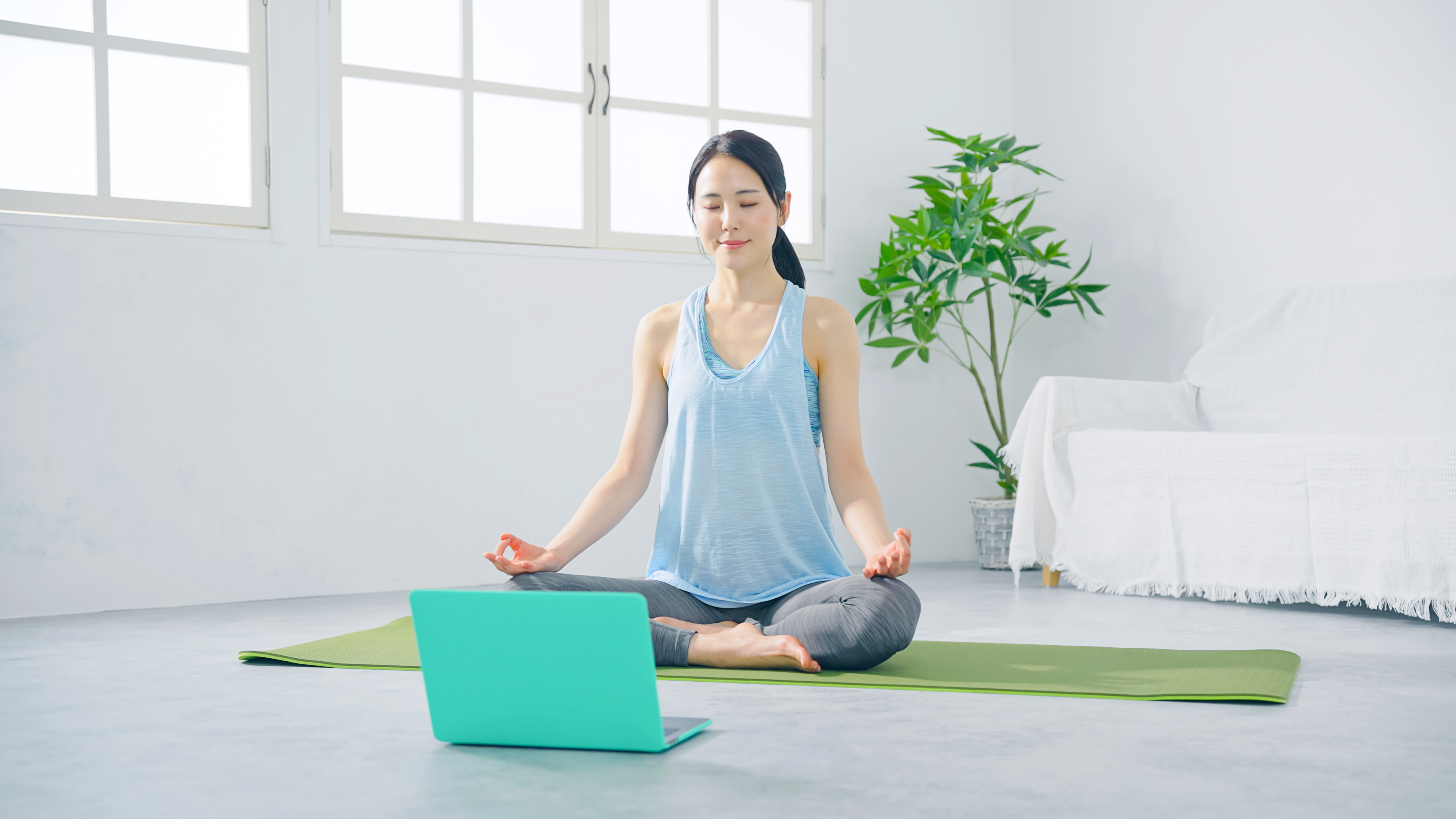 ディヴァイン瞑想女性